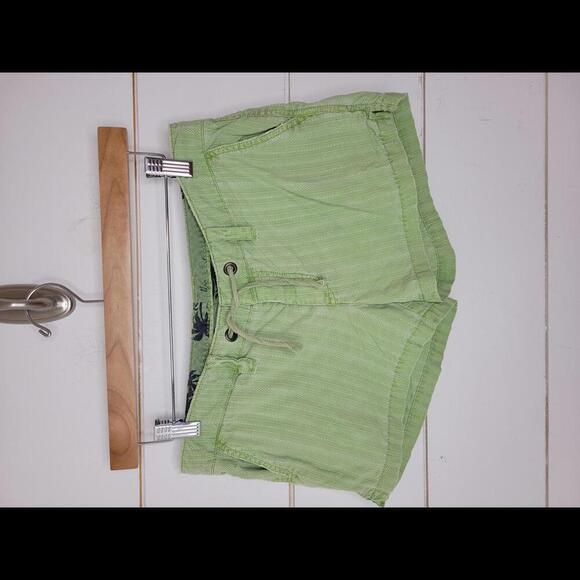American Eagle Outfitters size 4 green imprinted cotton shortie shorts. CUTE!! - Picture 1 of 5